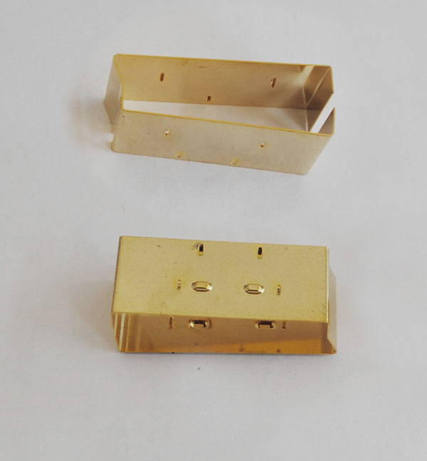 Broom head housing